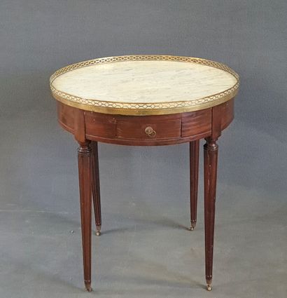 Guéridon bouillotte 

H. :75 cm. D. :66 ...