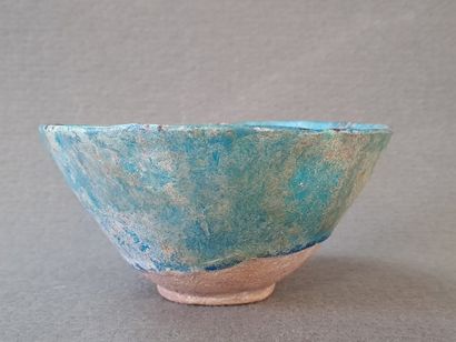 Coupe creuse en grès émaillé bleu.

Afghanistan...