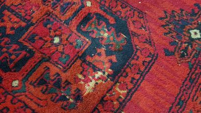 
Tapis en laine rouge

330 x 225 cm. 

u...