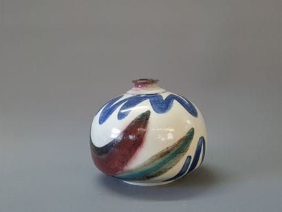 Olivier ROY

Ball vase with abstract decoration....