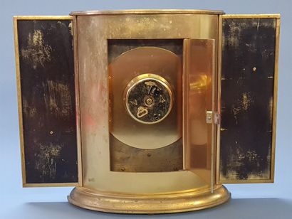HOUR LAVIGNE 

Clock in gilded and lacquered...