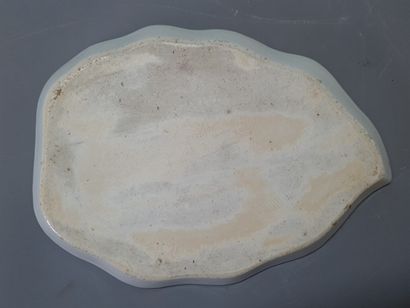 Saucière et sa soucoupe en porcelaine de...