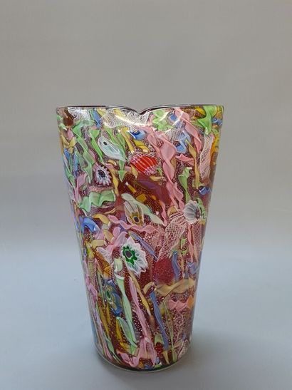 Large multicoloured glass vase. 

H. :34.5...