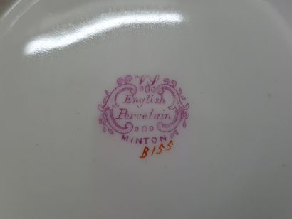 MINTON.

Partie de service de table en porcelaine...