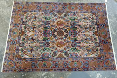 Grand tapis Arménien , Erevan

Laine

334...