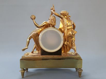 Clock in gilt bronze XX

39 x 33 x 14 cm...