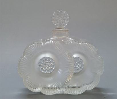 R LALIQUE

Fracon en forme de fleurs

H....