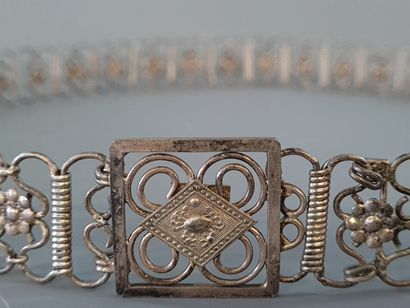 Asian silver belt.

Weight 150.42g

L. :87...