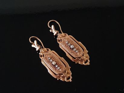 Pair of 750°/00 gold ear pendants set with...