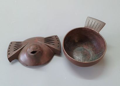 Perfume burner, patinated bronze bird. 

Asia...