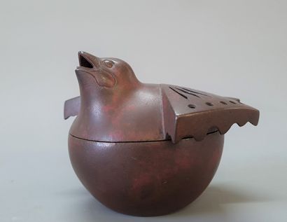 Perfume burner, patinated bronze bird. 

Asia...