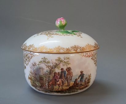 Tête à tête en porcelaine à décor de scènes...