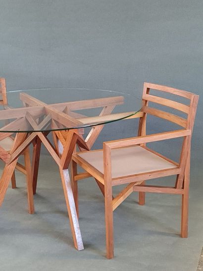 Salle à manger en teck comprenant une table...