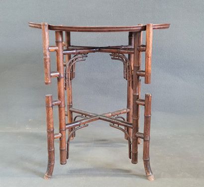 Small Asian table. 

71 x 67 x 43 cm.