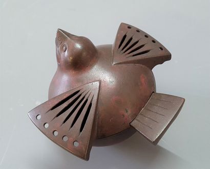 Perfume burner, patinated bronze bird. 

Asia...