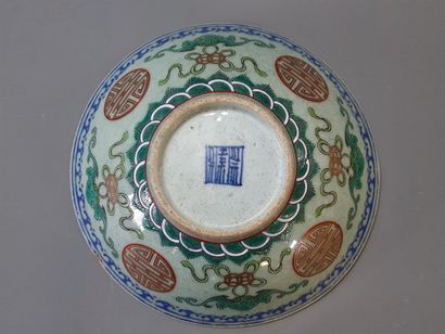 Bol en porcelaine de Chine. 

H. :6 cm. D....
