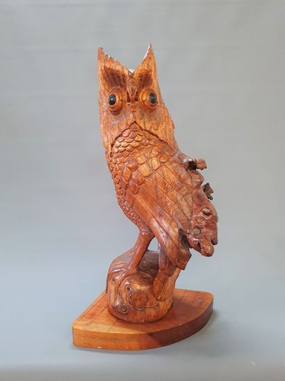 Carved Wood Owl

H. 67 cm. 

Missing in one...