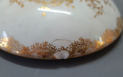 Tête à tête en porcelaine à décor de scènes...