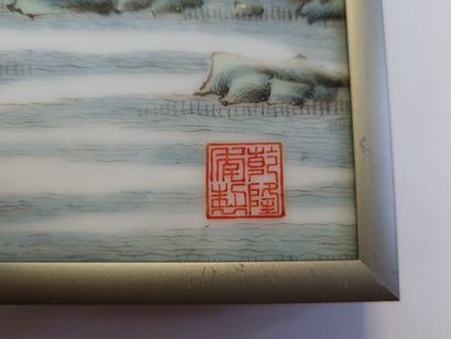 
Paire de plaques en porcelaine à décor de...