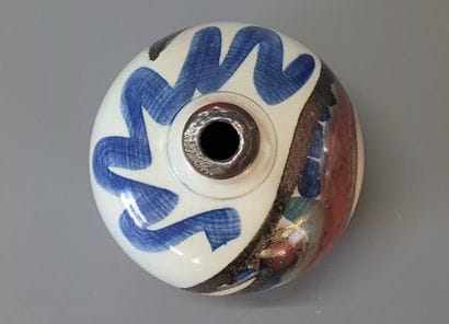 Olivier ROY

Ball vase with abstract decoration....