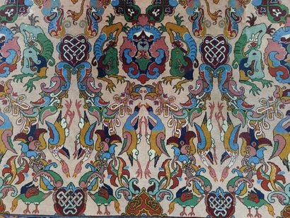 Grand tapis Arménien , Erevan

Laine

334...