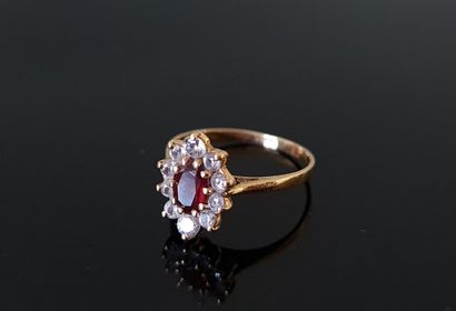 Small ring in 750°/00 gold, set with a ruby...