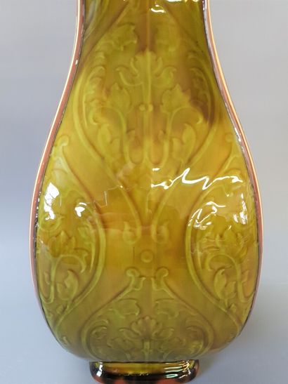 Emile DIFFLOTH (1856-1933)

Grand vase en...