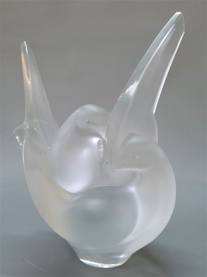 LALIQUE France:

Vase pique fleurs modèle...