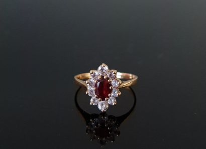 Small ring in 750°/00 gold, set with a ruby...