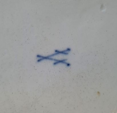 Tête à tête en porcelaine à décor de scènes...
