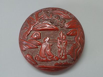 Boite en laque cinabre. 

H. :3 cm. D. :8,5...