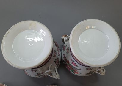 
COMPAGNIE DES INDES




Paire de vases couverts...