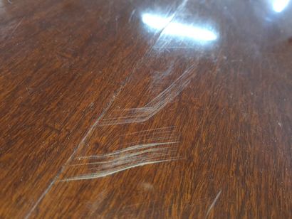 Table ovale en acajou et placage d'acajou,...