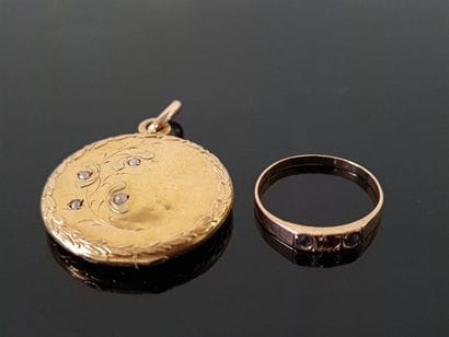750°/ 00 gold lot comprising 

- a little...