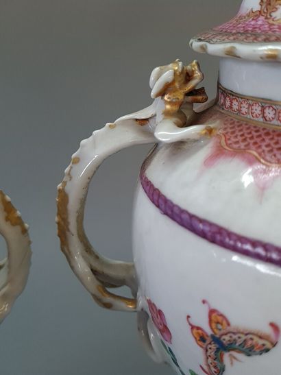 
COMPAGNIE DES INDES




Paire de vases couverts...