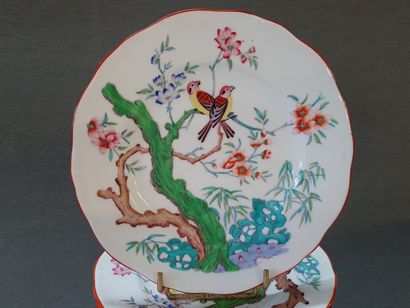 MINTON.

Partie de service de table en porcelaine...