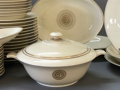 Jean LUCE (1895-1964)

Porcelain dinner service...