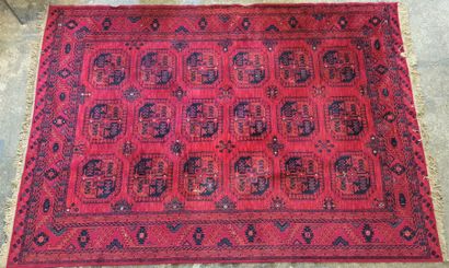 
Tapis en laine rouge

330 x 225 cm. 

u...