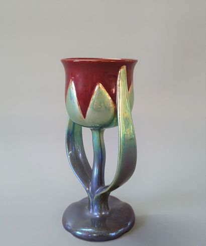 ZSOLNAY - 

Vase figurant une tulipe en céramique...