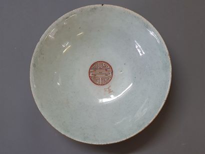 Bol en porcelaine de Chine. 

H. :6 cm. D....