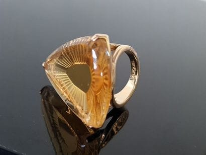 LALIQUE LALIQUE Ring in golden metal and...