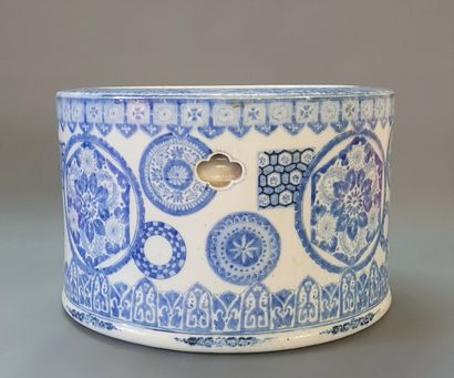 Grand cache pot en porcelaine asiatique à...