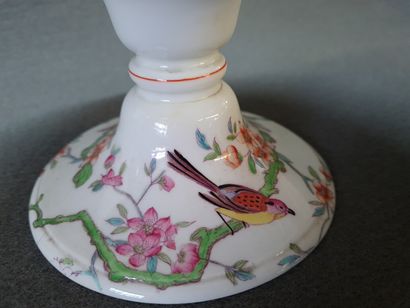 MINTON.

Partie de service de table en porcelaine...