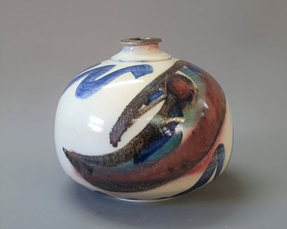 Olivier ROY

Ball vase with abstract decoration....