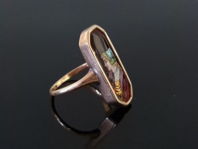 Gold ring, rectangular plate, enamel decoration...
