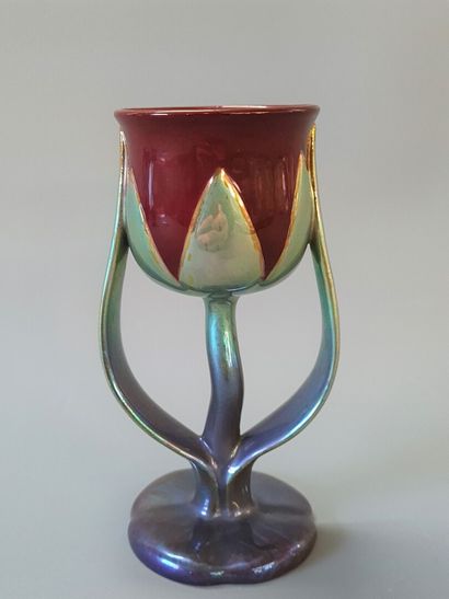 ZSOLNAY - 

Vase figurant une tulipe en céramique...