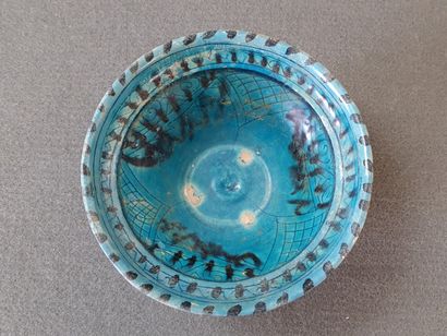 Coupe creuse en grès émaillé bleu.

Afghanistan...