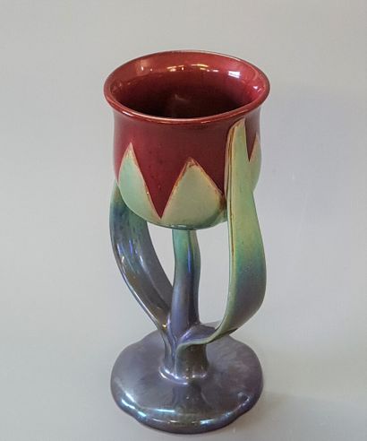 ZSOLNAY - 

Vase figurant une tulipe en céramique...