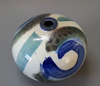 Olivier ROY

 Vase boule à décor abstrait....