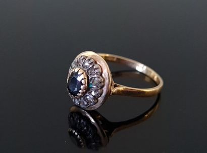 Ring in 750°/00 gold, set with a sapphire...